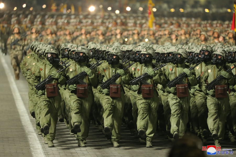 27-조선인민군창건 90돐경축 열병식